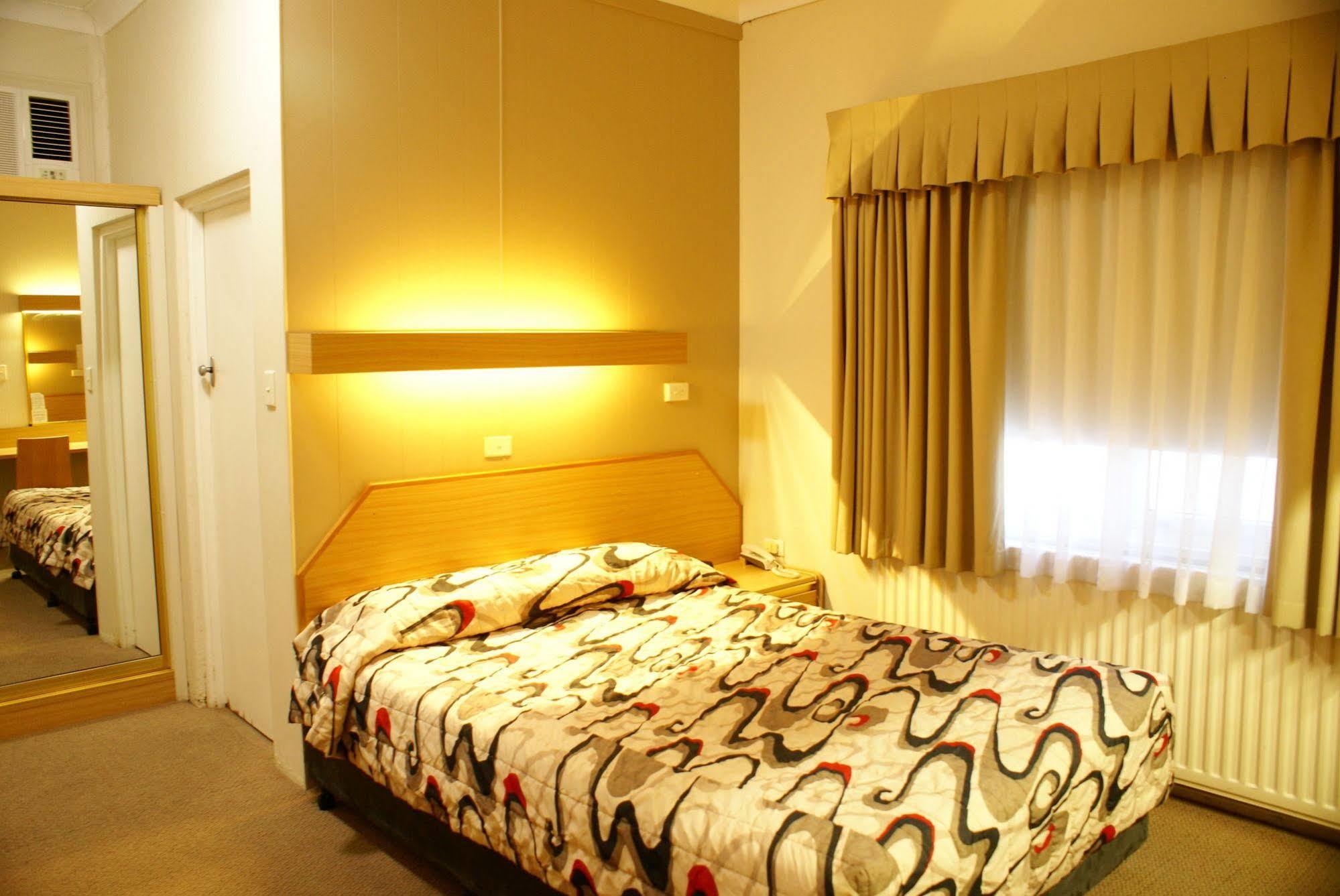 Country Lodge Motor Inn Bathurst Exteriör bild
